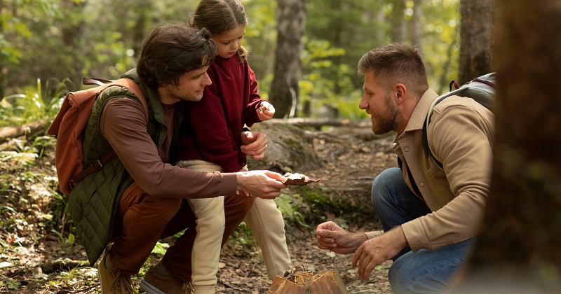 vodnik v gozdu freepik.com