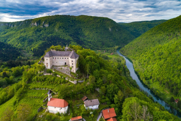 grad Kostel jost gantar