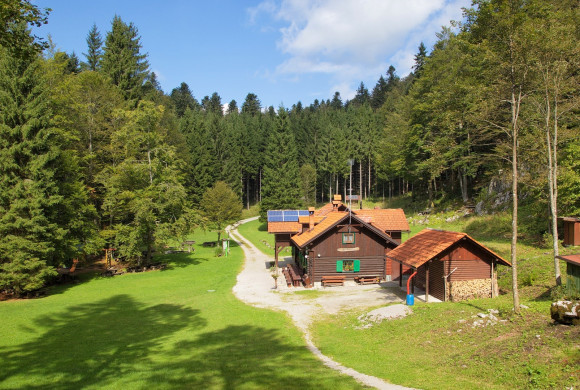 koca pri jelenovem studencu